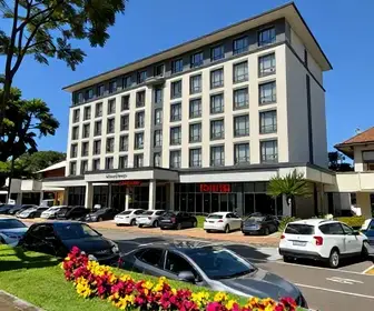 Encontre os Melhores Hotéis com Estacionamento em Blumenau